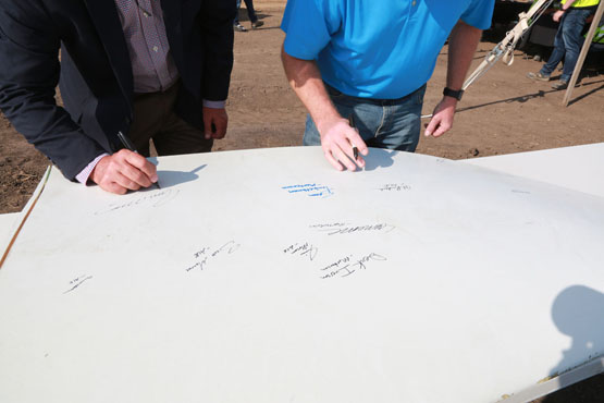 Signing a decommissioned turbine blade