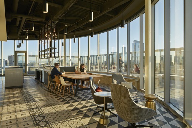 Rooftop deck and bar at the AMLI Arc