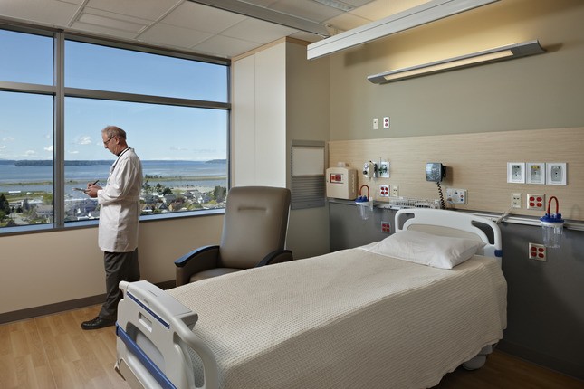  Providence Regional Medical Center in Everett new hospital room with doctor at window