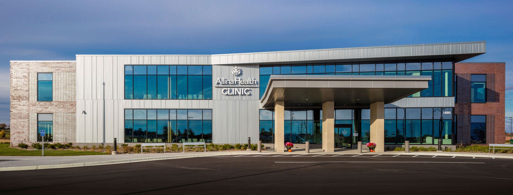 Allina Hastings Medical Office Building | Mortenson, image size:2048x779